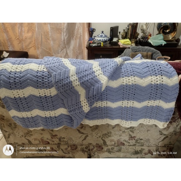 XL Vintage Handmade Afghan Blanket 87"x 65" - Picture 5 of 5